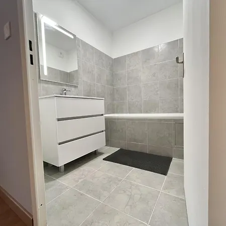 Chollat - Check In H24 - Wifi Daire Lyon